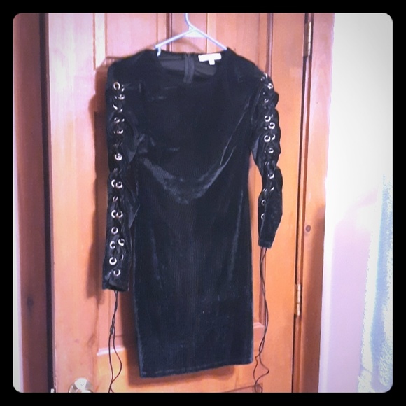 Dress - Picture 1 of 2
